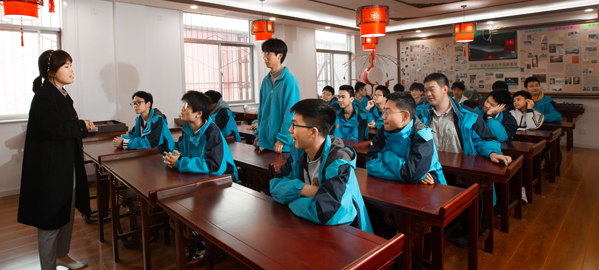 碑林 分类教学，因材施教，采取“一类一方案、一人一目标”的教学方法