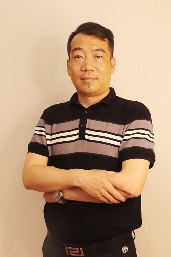 碑林冯少坤 本科学历,毕业于陕西师范大学