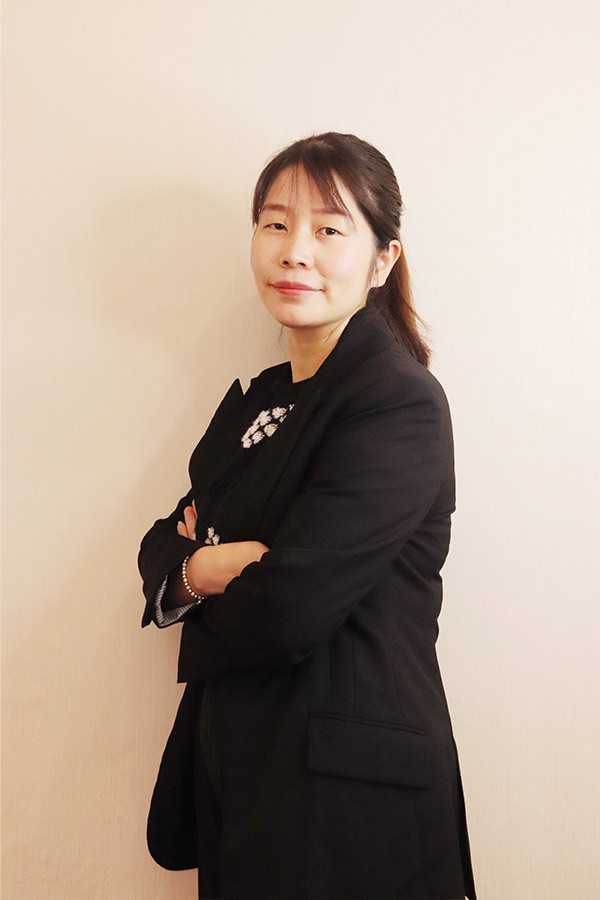 碑林吕瑶 本科学历,毕业于陕西师范大学