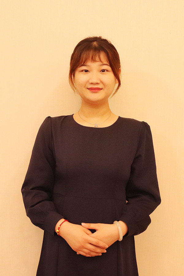 碑林文哲 本科学历，优秀班主任